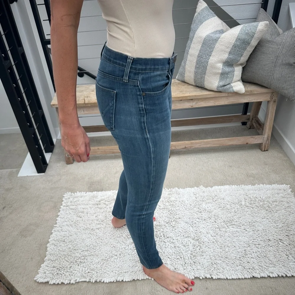 Hudson Jeans Blue Denim Skinny Low Rise Stretch Classic Wash | Size 27 - Picture 6 of 15